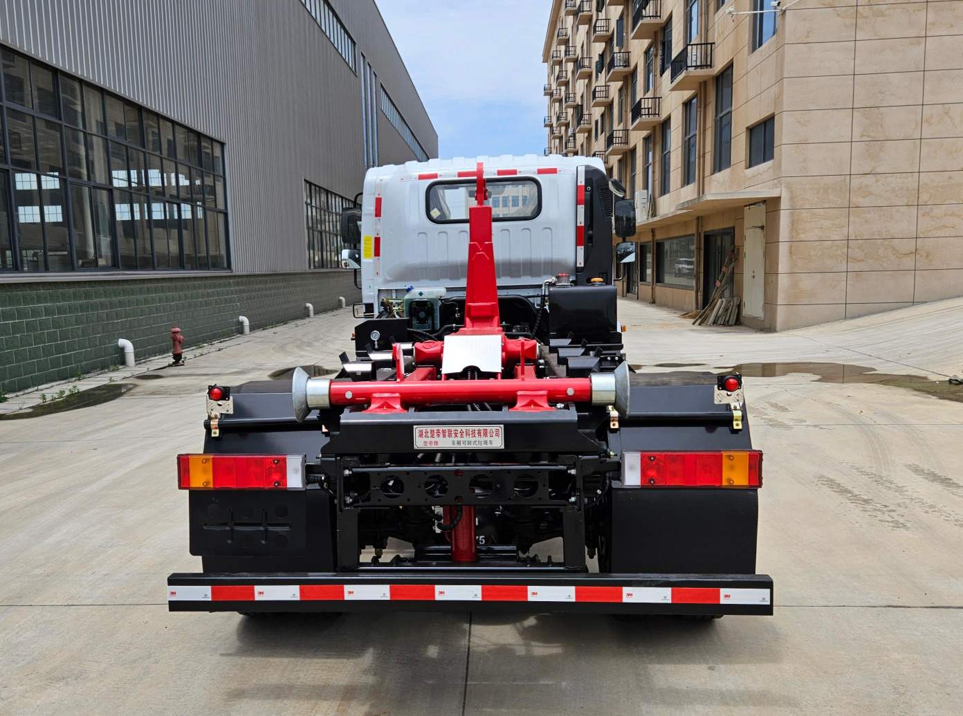 楚帝牌DCD5110ZXXEQ6車廂可卸式垃圾車公告圖片