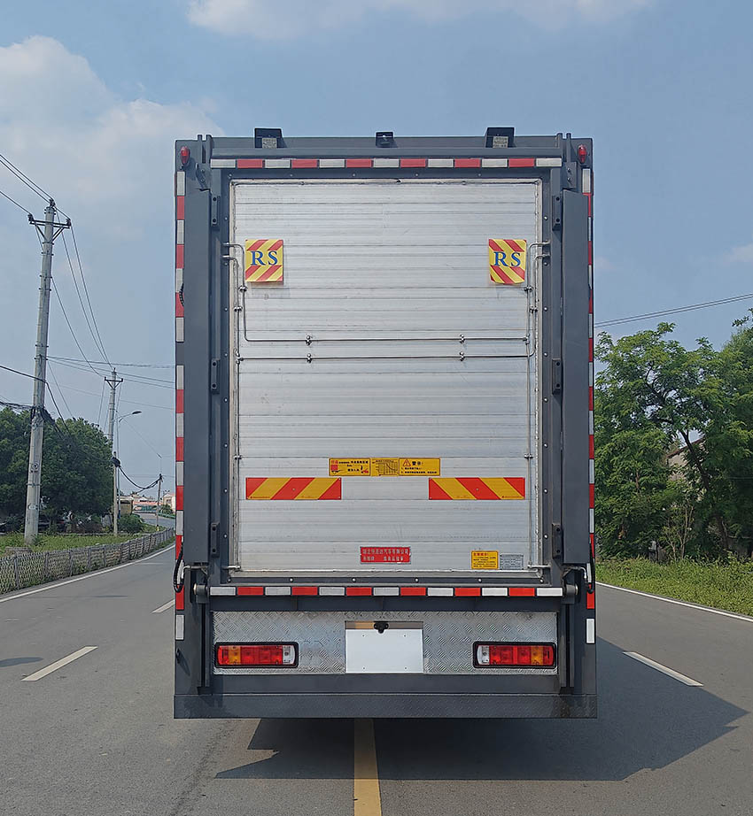 布隆牌LLL5180XCQB6雛禽運(yùn)輸車(chē)公告圖片