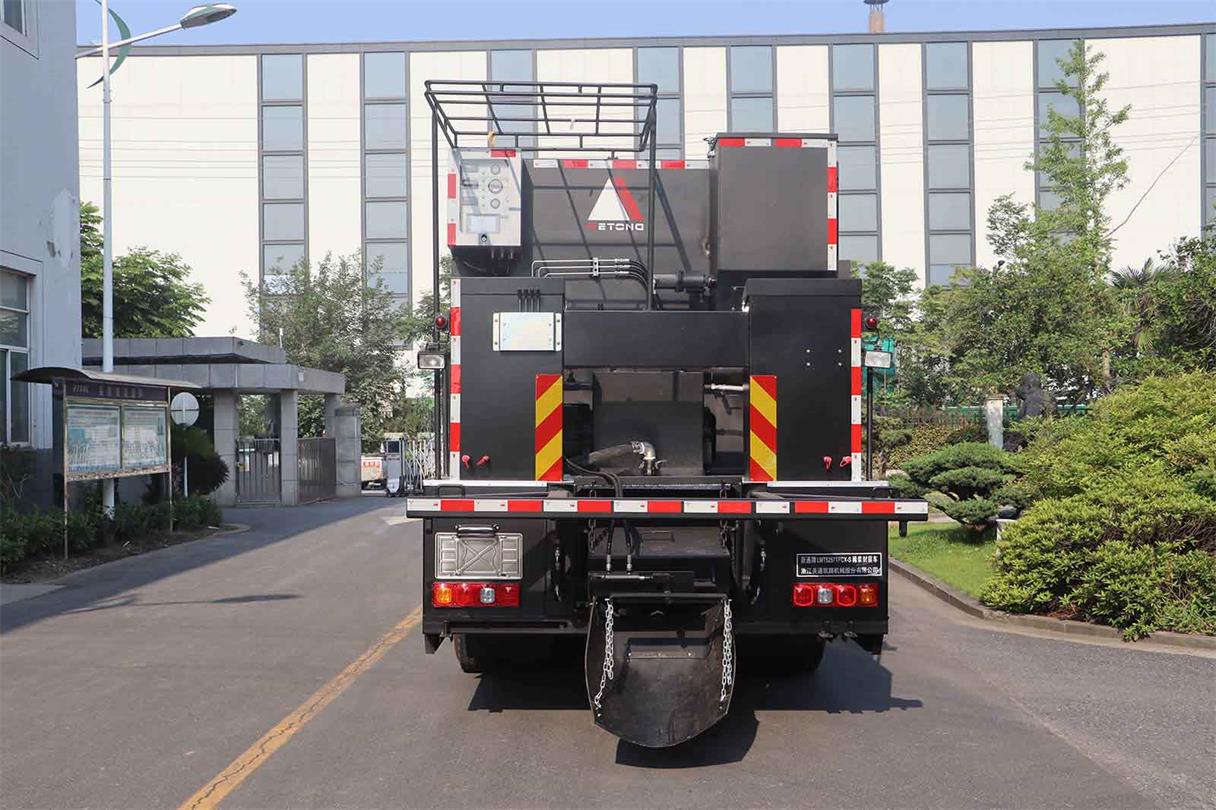 浙通牌LMT5257TFCX-S稀漿封層車公告圖片