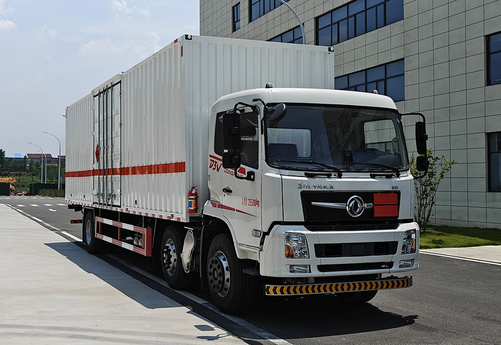 DFC5263XRQDFV6型易燃?xì)怏w廂式運(yùn)輸車(chē)圖片