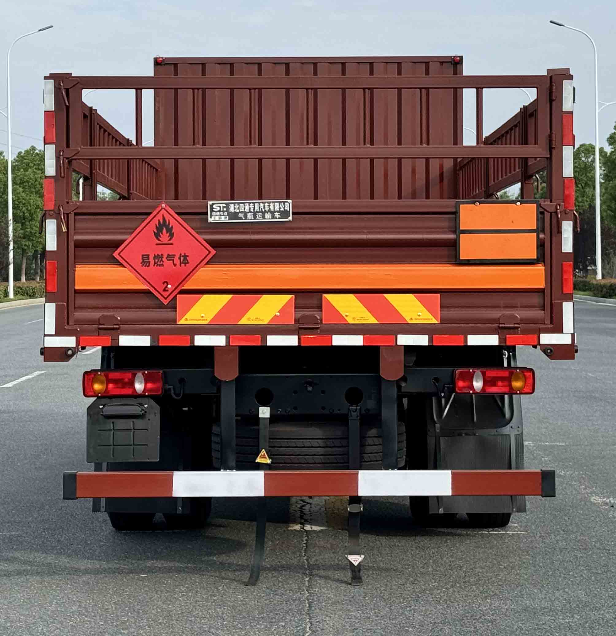 豐霸牌STD5183TQPDFV6氣瓶運(yùn)輸車(chē)公告圖片