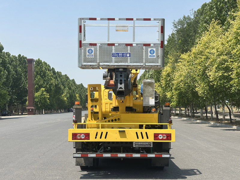 鑫凱捷牌HDM5040XJXBJ1抽油機(jī)檢修車(chē)公告圖片