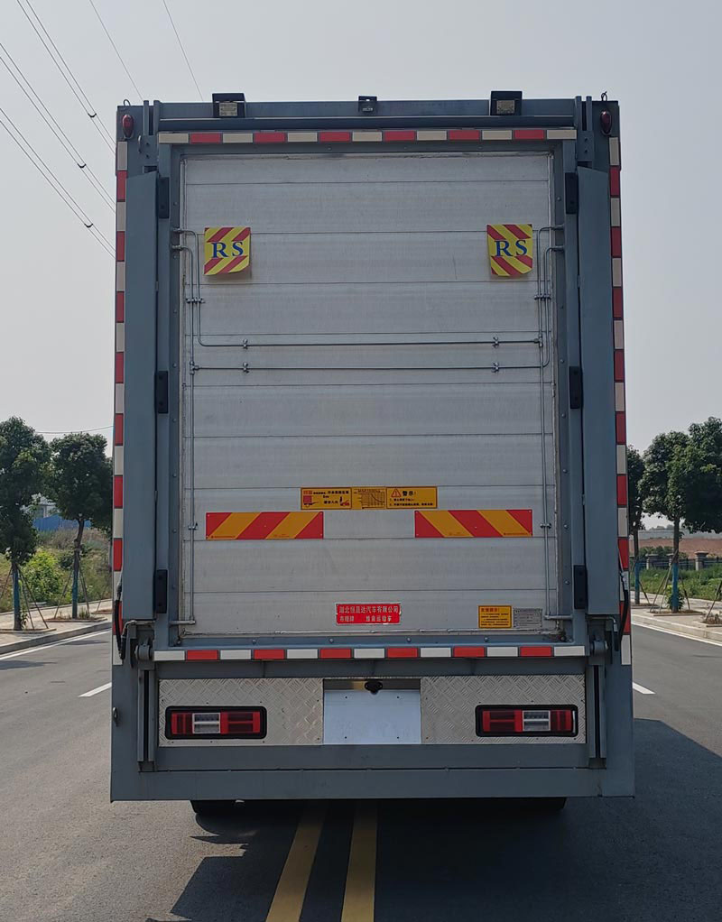 布隆牌LLL5310XCQB6雛禽運(yùn)輸車公告圖片