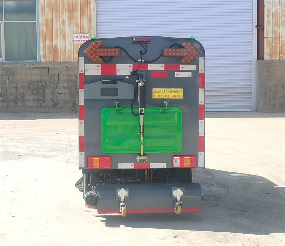 梁山三利牌LSL5020TXCBEV純電動吸塵車公告圖片