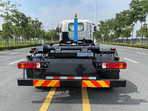 樂潔牌JLL5180ZXXBJBEV純電動(dòng)車廂可卸式垃圾車公告圖片