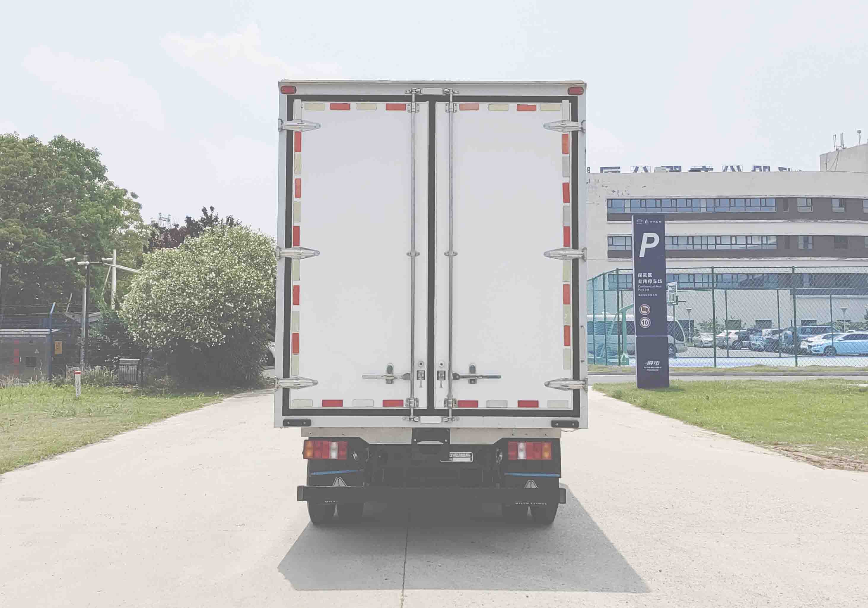 豪沃牌ZZ5047XLCK3615Z145SBEVF1換電式純電動(dòng)冷藏車公告圖片