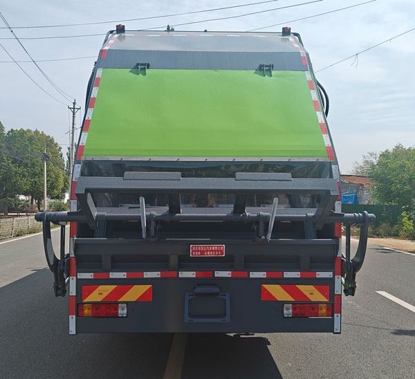 布隆牌LLL5250ZYSLZ6壓縮式垃圾車(chē)公告圖片