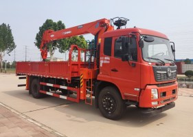 随车起重运输车