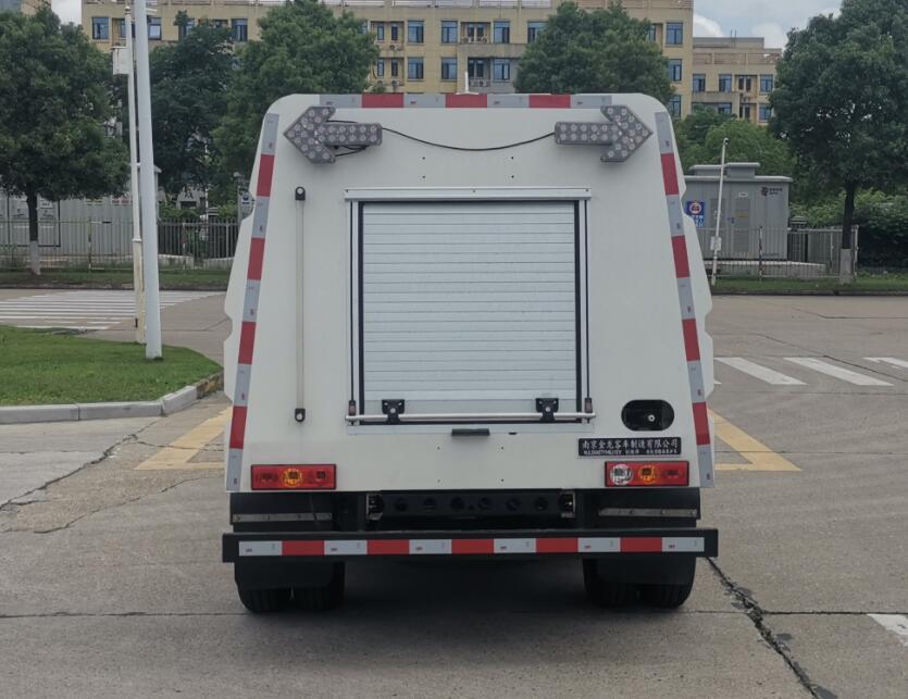 創(chuàng)維牌NJL5040TYHBJ1EV純電動(dòng)路面養(yǎng)護(hù)車公告圖片