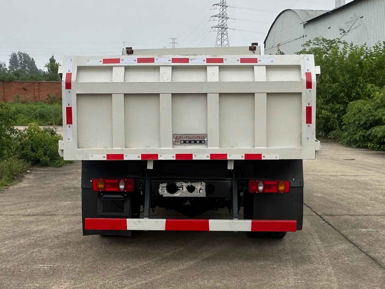 專致牌YZZ5040ZXLDV6廂式垃圾車公告圖片