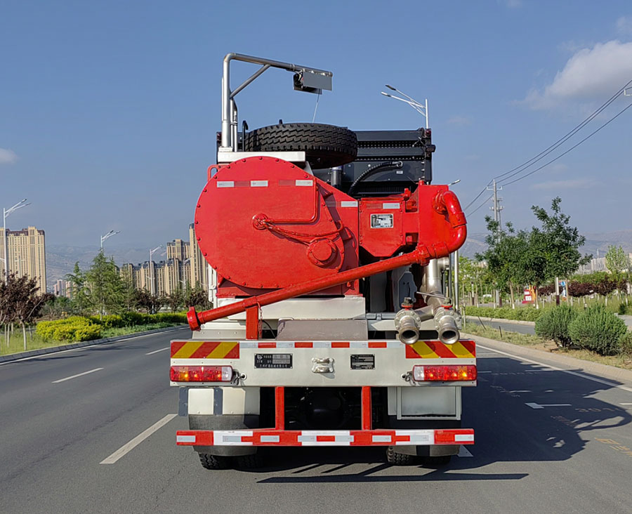 蘭礦牌LK5404TYL250壓裂車公告圖片