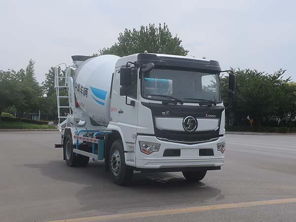 CLY5182GJB型混凝土攪拌運(yùn)輸車圖片