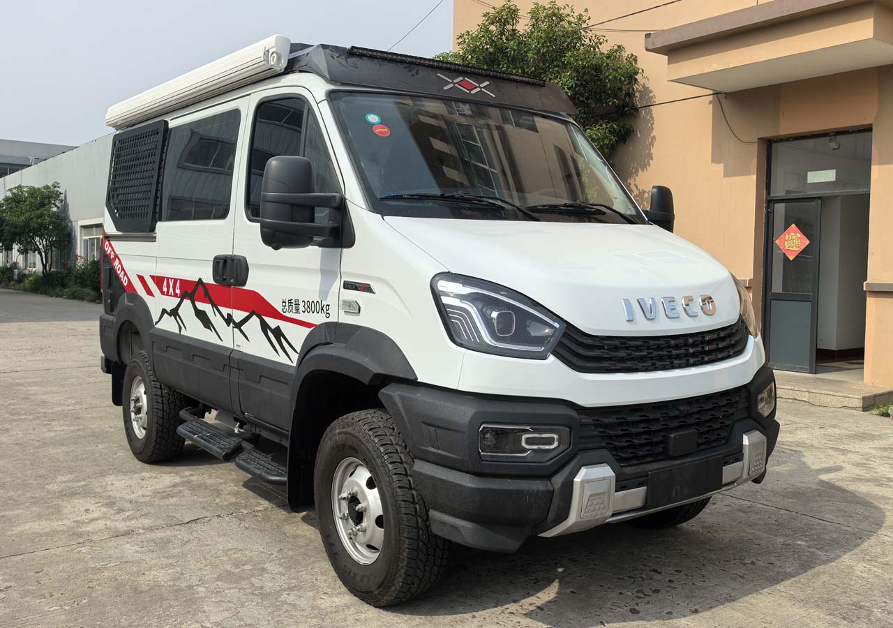 新星房車牌JBG5040TSY宿營(yíng)車