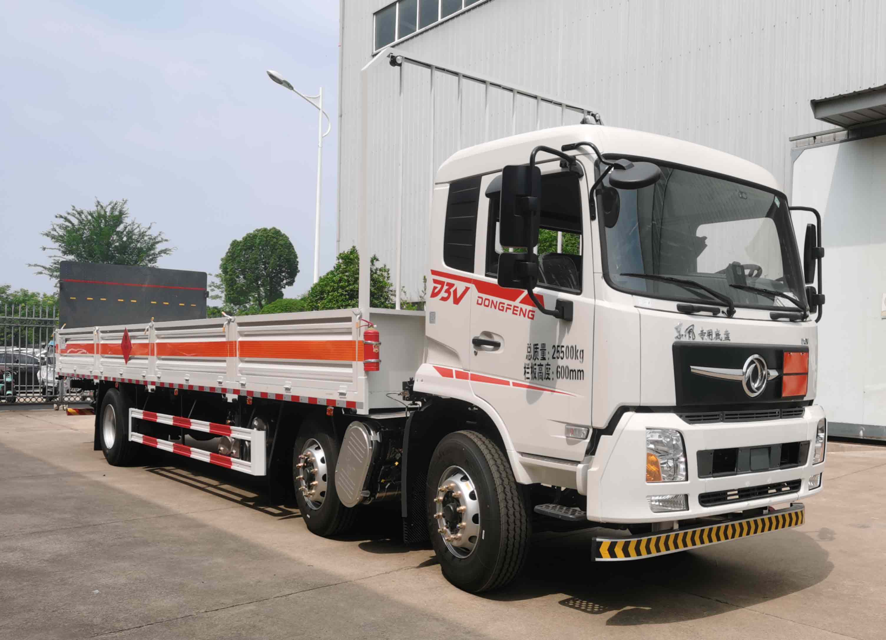 專威牌HTW5263TQPDFV6氣瓶運(yùn)輸車公告圖片