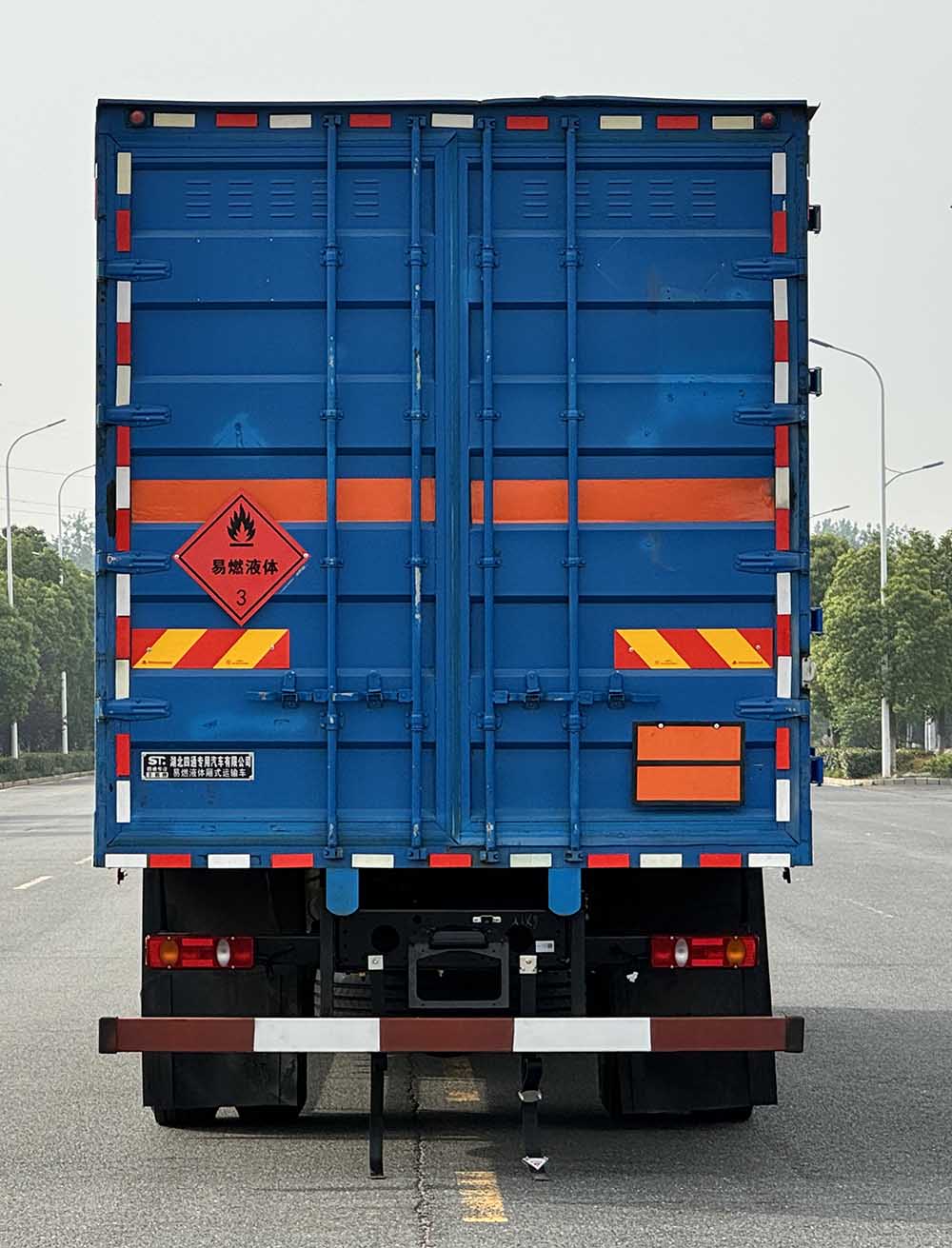豐霸牌STD5263XRYDFV6易燃液體廂式運(yùn)輸車公告圖片
