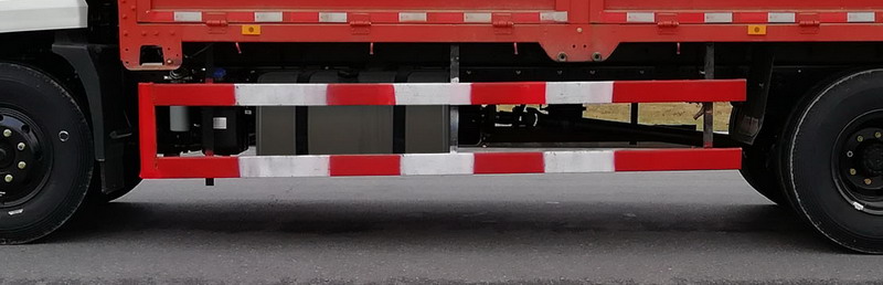 東風(fēng)牌DFH5180CCYB3倉柵式運輸車公告圖片