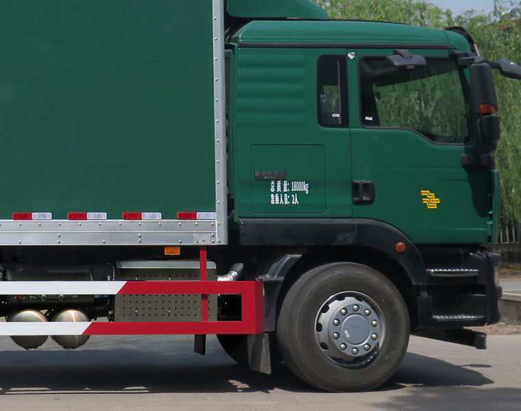 汕德卡牌ZZ5186XYZN561GF1郵政車公告圖片