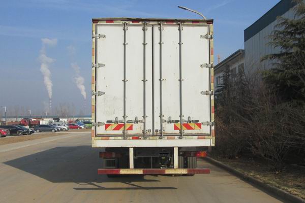 汕德卡牌ZZ5326XXYN466GF1K廂式運(yùn)輸車公告圖片