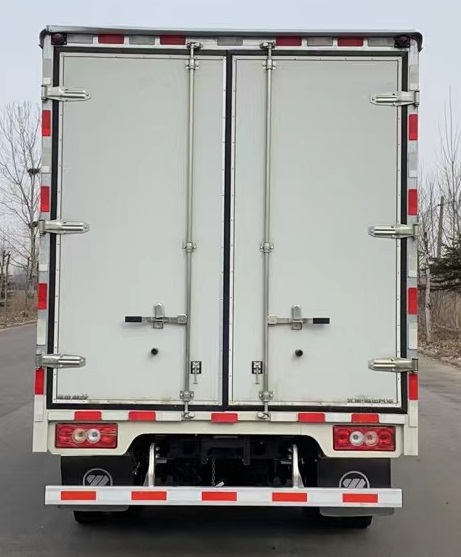 福田牌BJ5045XXY-FG廂式運(yùn)輸車(chē)公告圖片