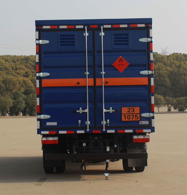 東風牌EQ5125XRQ8CDCACWXP易燃氣體廂式運輸車公告圖片