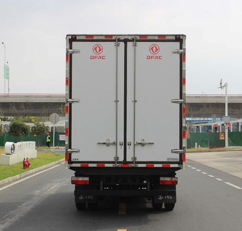 東風牌EQ5041XLC8CD2AC冷藏車公告圖片