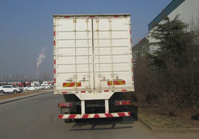 汕德卡牌ZZ5316XXYN466GF1廂式運輸車公告圖片