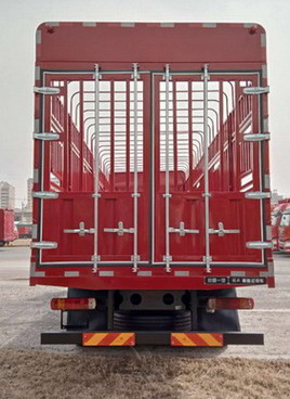 解放牌CA5310CCQP66K24L7T4E6畜禽運(yùn)輸車公告圖片