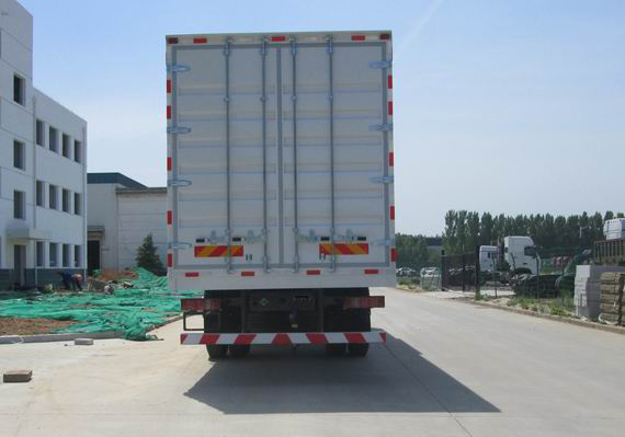 汕德卡牌ZZ5256XXYN56CGF1L廂式運輸車公告圖片