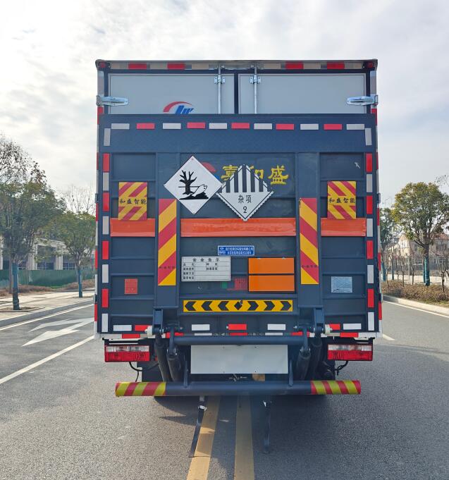 程力威牌CLW5120XZWE6雜項危險物品廂式運輸車公告圖片