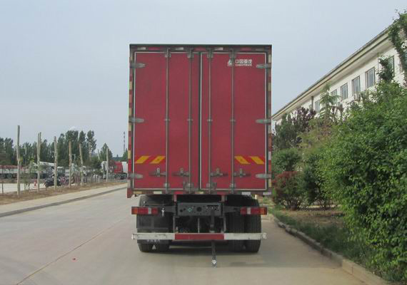 汕德卡牌ZZ5266XXYN434GF1LK廂式運(yùn)輸車公告圖片