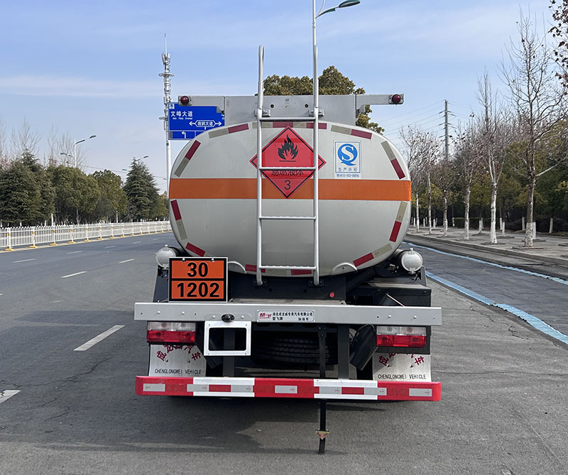 楚飛牌CLQ5121GJY6E加油車公告圖片