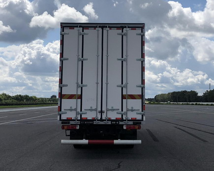 解放牌CA5250XXYP66K24L5T2E6廂式運(yùn)輸車公告圖片