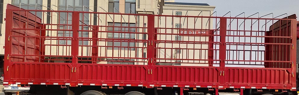 陜汽牌SX5319CCYMD456TL倉柵式運(yùn)輸車公告圖片