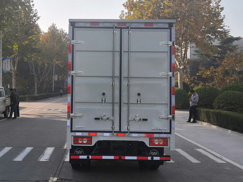 福田牌BJ5043XXY9JBA-02廂式運(yùn)輸車公告圖片