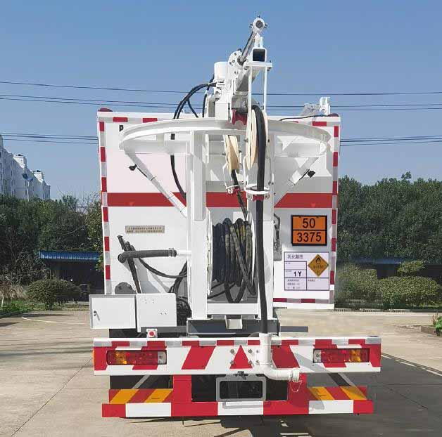 澳瑞凱牌BBQ5320THR現(xiàn)場混裝乳化炸藥車公告圖片