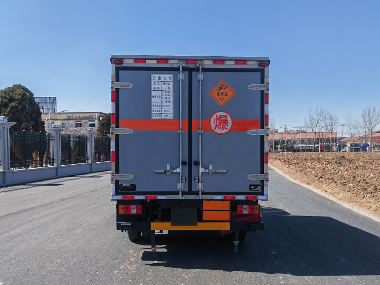 新飛牌XKC5060XQY6J爆破器材運(yùn)輸車公告圖片