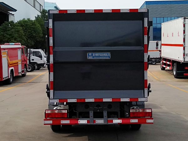 東風(fēng)股份多利卡D6 CLW5072ZZZ6自裝卸式垃圾車公告圖片