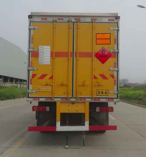 華通牌HCQ5187XRYLZ6易燃液體廂式運(yùn)輸車公告圖片