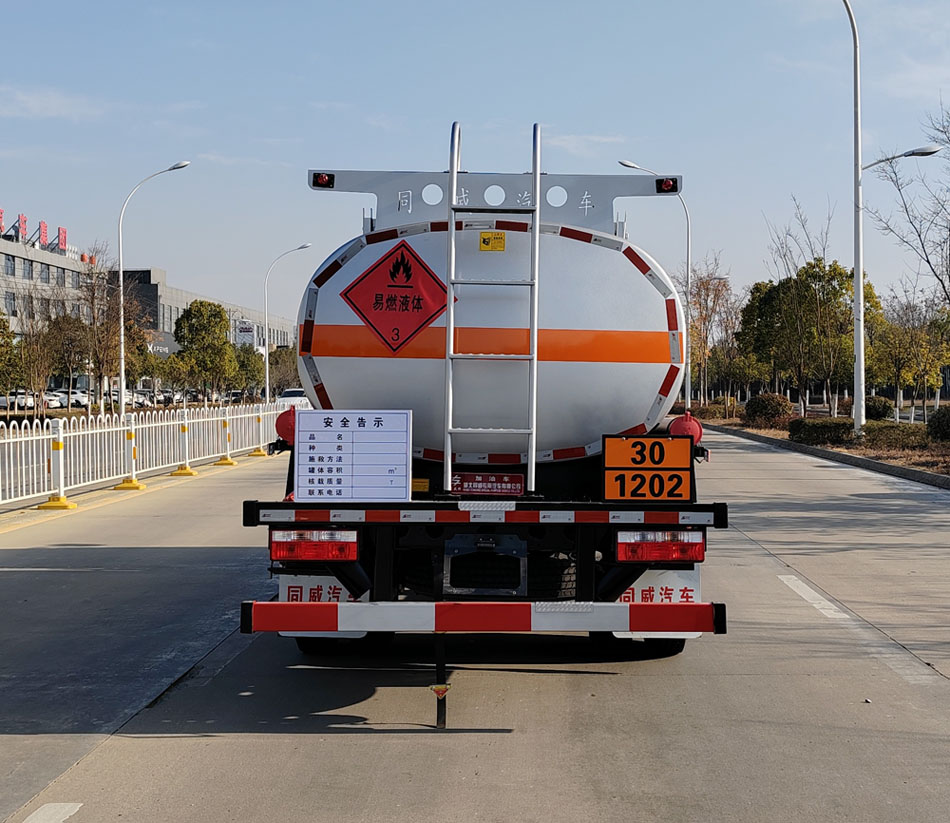 專威牌HTW5125GJYEC6加油車公告圖片