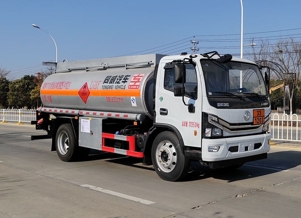 專威牌HTW5125GJYEQ6加油車