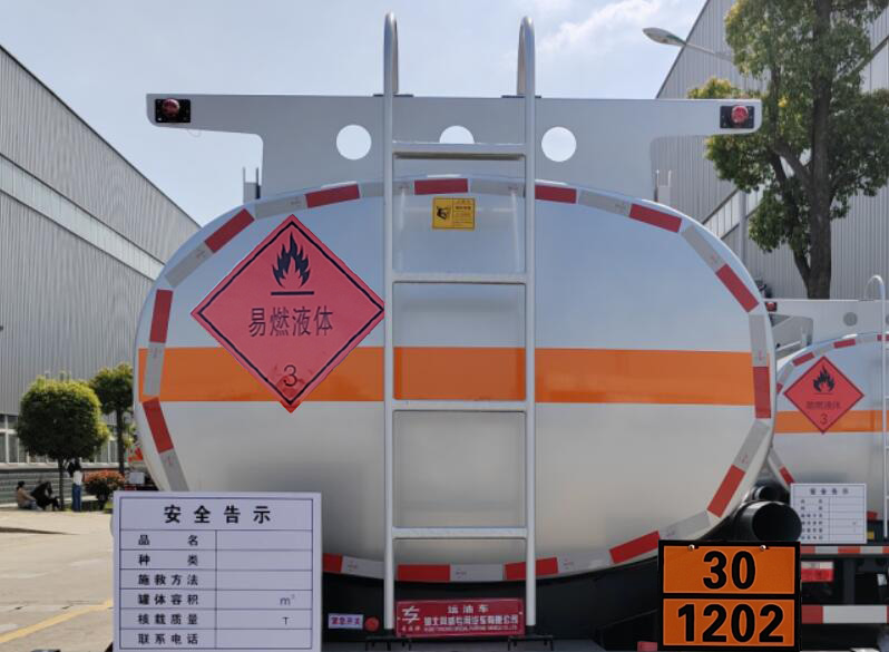 東風股份多利卡D7 HTW5125GYYEC6運油車公告圖片