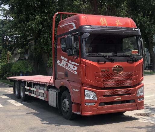 解放牌CA5250TPBP25K2L7T1E6A80平板運(yùn)輸車