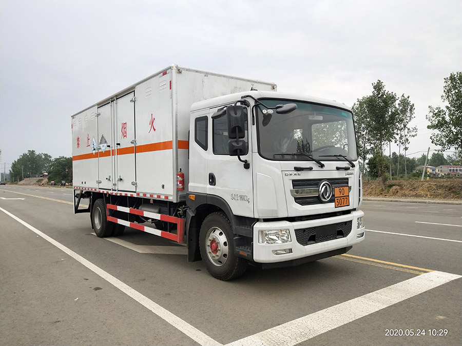 大力牌DLQ5180XZWEQ6雜項(xiàng)危險(xiǎn)物品廂式運(yùn)輸車公告圖片