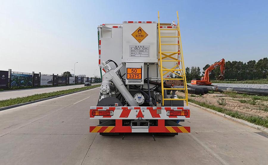 澳瑞凱牌BBQ5320THZ炸藥混裝車公告圖片