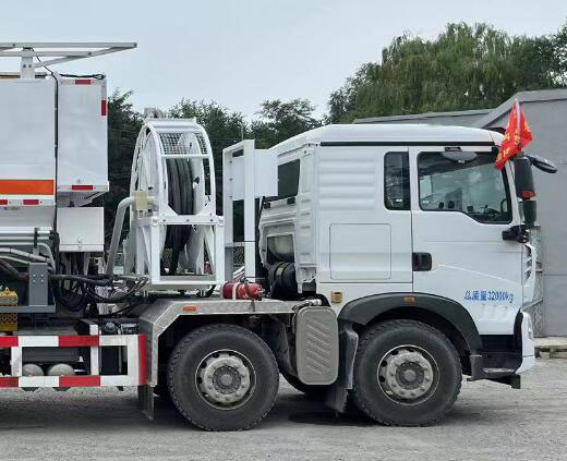 澳瑞凱牌BBQ5320THZ炸藥混裝車公告圖片