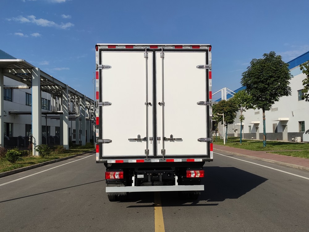 陜汽牌SX5040XLCNP6331冷藏車(chē)公告圖片