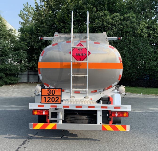 楚飛牌CLQ5182GYY6DA鋁合金運(yùn)油車公告圖片