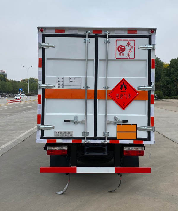 楚勝牌CSC5045XRQ6易燃?xì)怏w廂式運輸車公告圖片