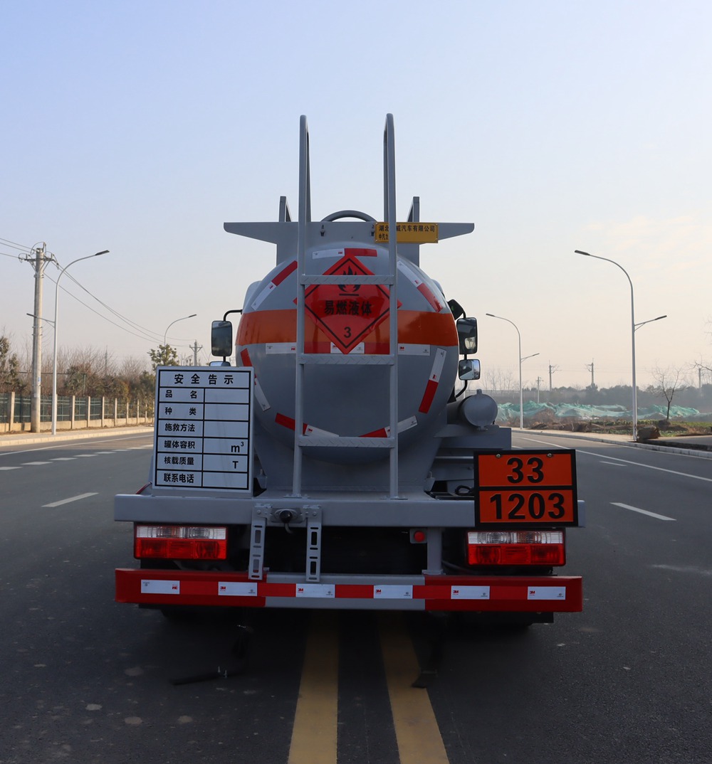 中汽力威牌HLW5040GYYEQ6運(yùn)油車公告圖片