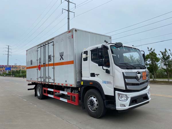 楚勝牌CSC5180XRYB6易燃液體廂式運(yùn)輸車(chē)